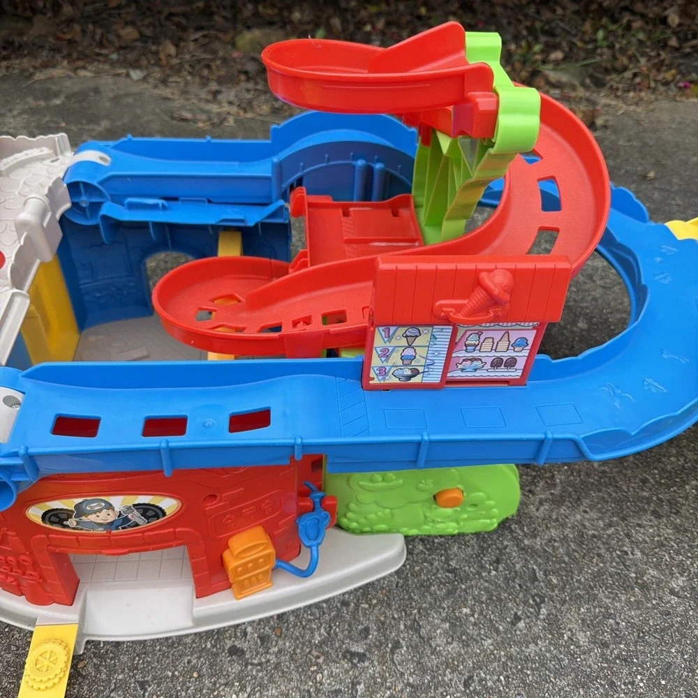 Fisher Price Little People CITY SKYWAY Race Track Tower Sit And Stand
